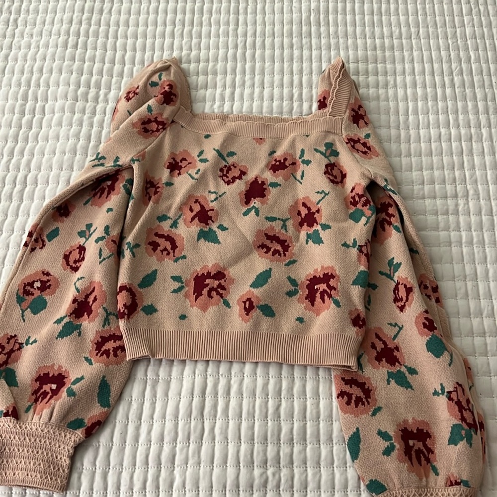 Rose sweater slight puff sleeve